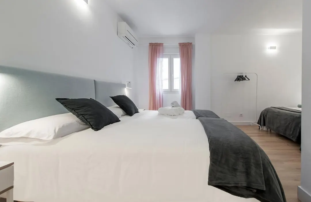 Hellenhost - Gran Via-1