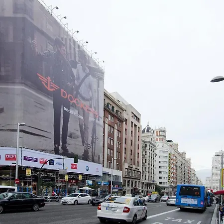 Hellenhost - Gran Via-2